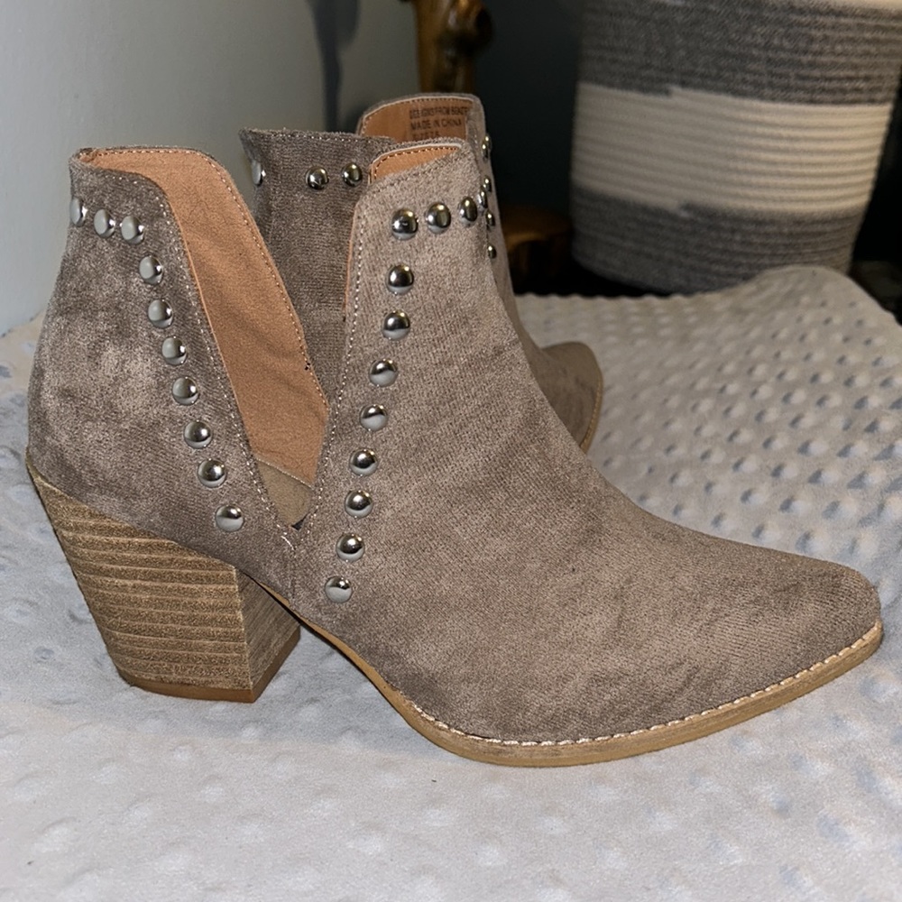 Women’s Heeled Booties
